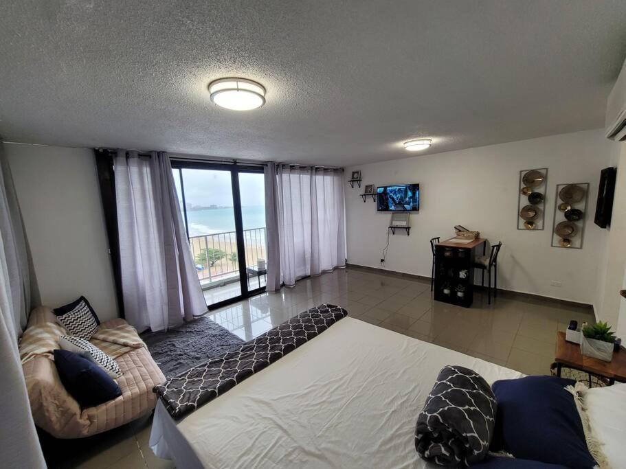 Coral Beach Studio W/ Ocean View 산후안 외부 사진